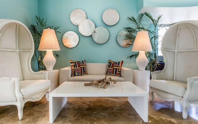 Comfort Inn & Suites Levittown