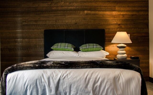 Eagle Pass Lodge