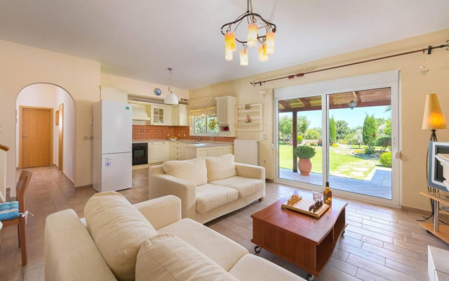 Stunning 5-bed Villa in Gennadi!