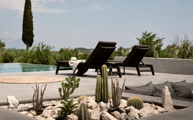 Yliessa - Luxury pool villa surrounded by nature