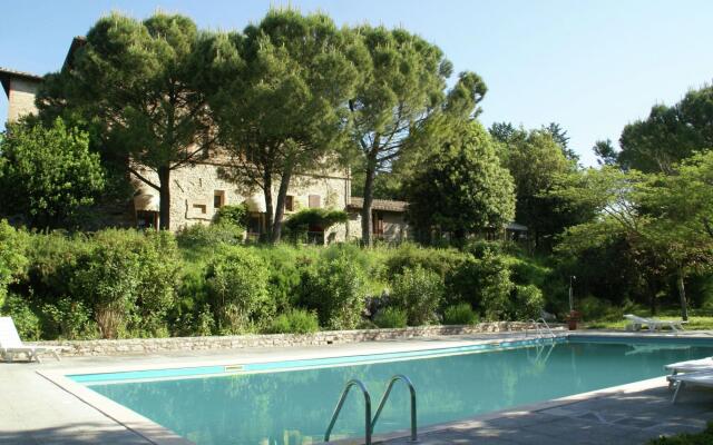Nice apartment in Mantignana with shared pool