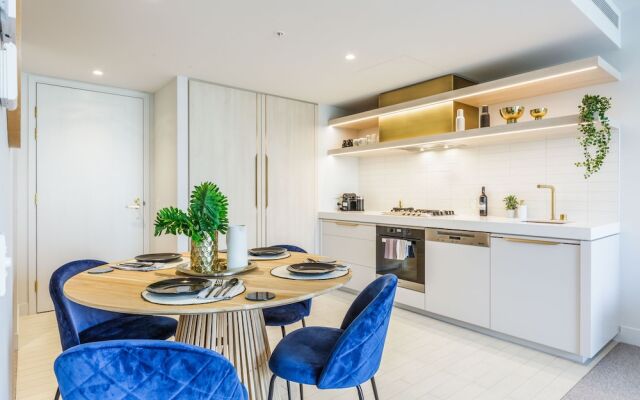 Exquisite 1 bedroom Parking Gym Pool Spa