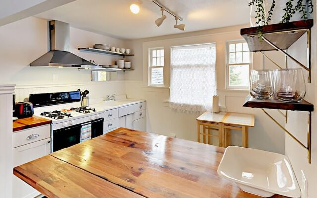 1302 N 49th St Apartment Upper Unit