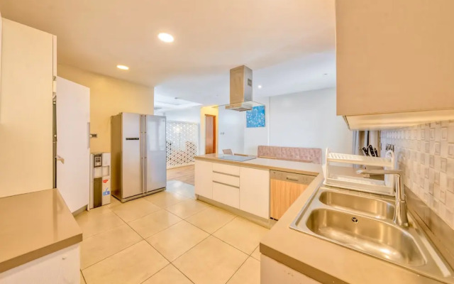 Kikambala Modern Apartment with Balcony