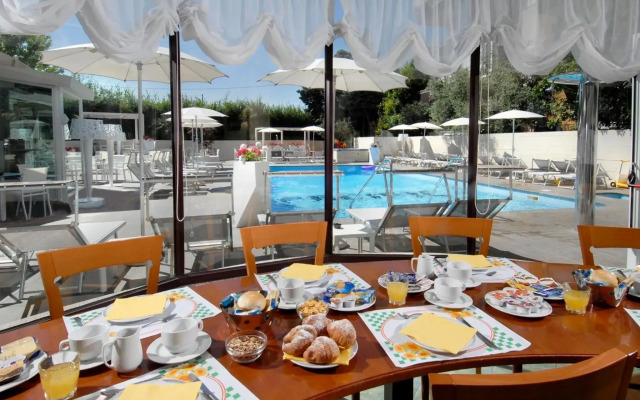 Hotel Pacific