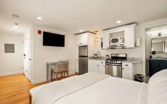 Hygge House Suites