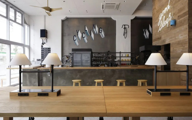 Ark Blue Hotel - Hostel