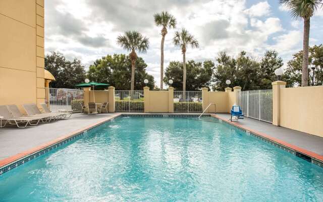 La Quinta Inn & Suites by Wyndham Melbourne Viera