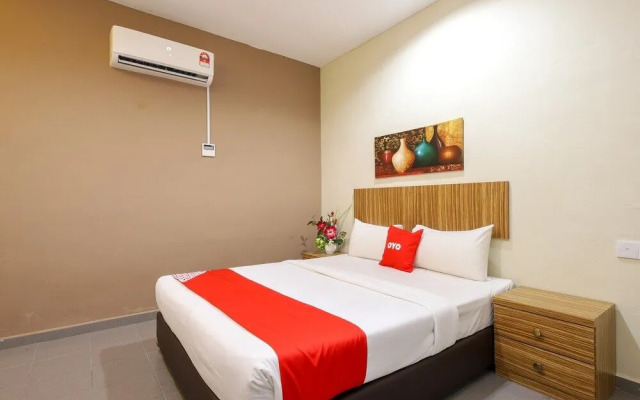 OYO 89839 Riaz Hotel