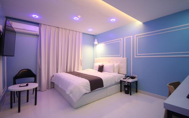 Gray Hotel