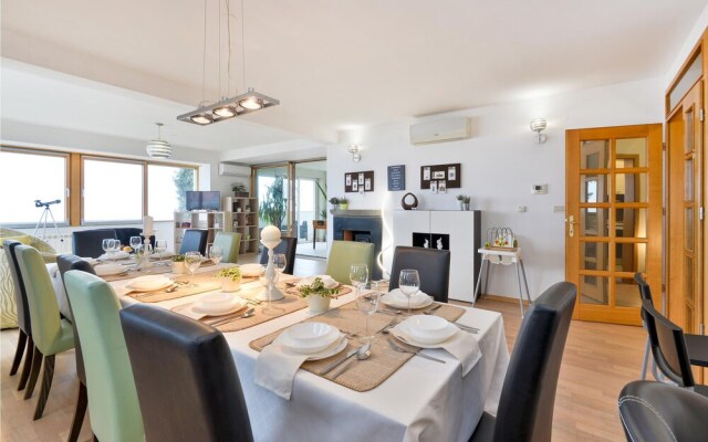Nice Home in Zagreb With 6 Bedrooms and Wifi