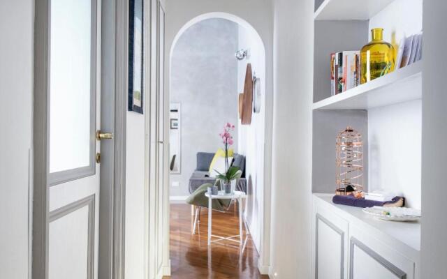 Apartment Near Trevi Fountain