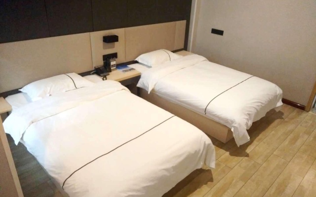 Thank Inn Plus Hotel Hebei Tangshan Lunan District Railway Station – Guest Rooms – Tangshan