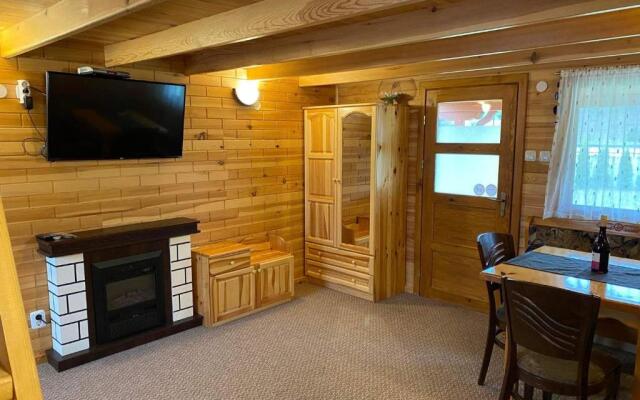 Еднофамилна дървена къщичка