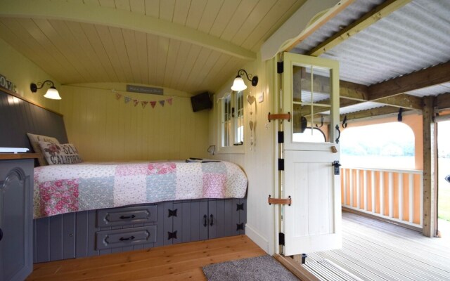 Keepers Cosy, Shepherds Hut , Alresford 491853