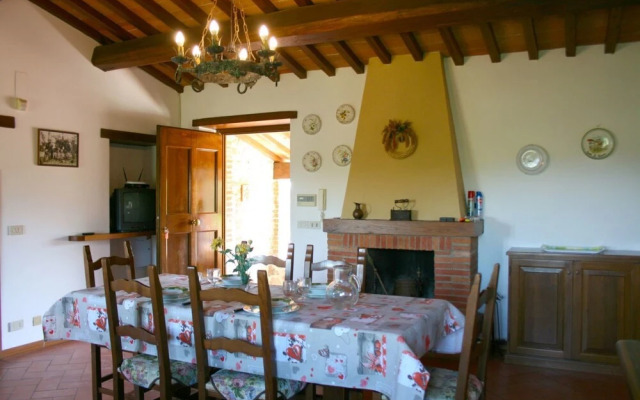 Wonderful private villa with WIFI, private pool, TV, pets allowed and parking, close to Arezzo