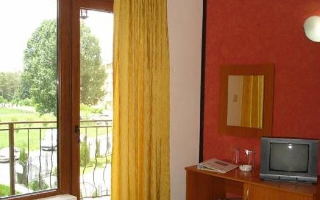 Friends Family Hotel