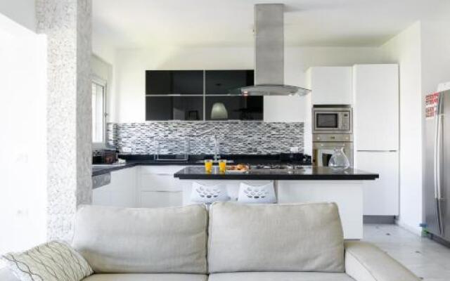 Frishman Apartment