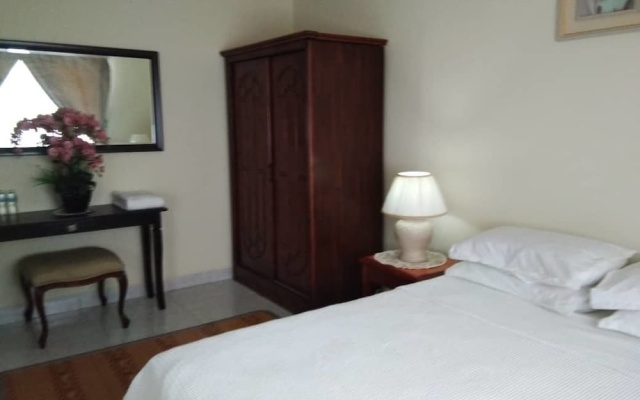 Aini's Guest House In Vista Amani Condo – Guest Rooms – Kuala Lumpur