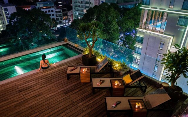 Au Lac 1 Hotel