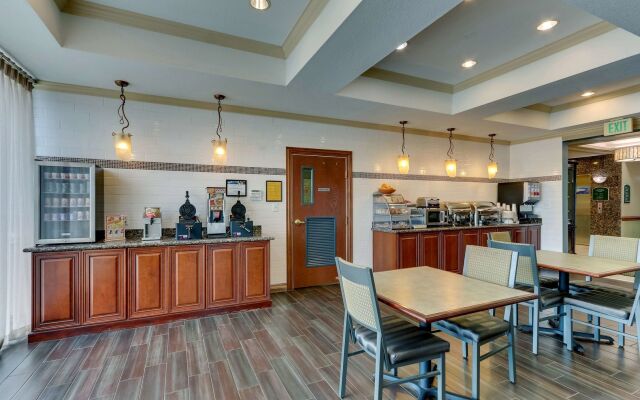Comfort Inn & Suites