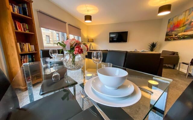 Kelvingrove Art Gallery Flat - Private Parking