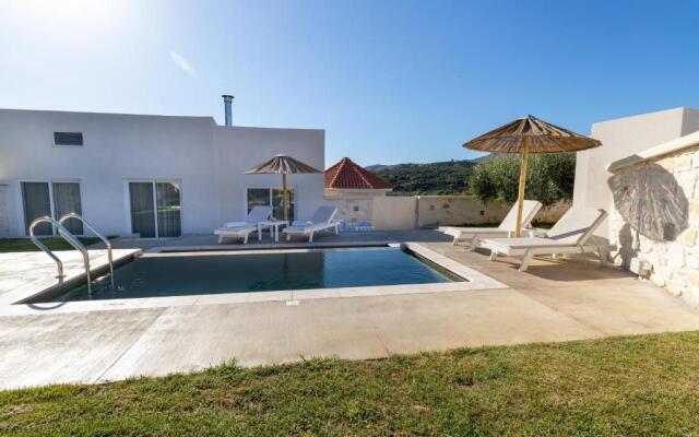 Georgioupoli Villa with heated private pool and BBQ
