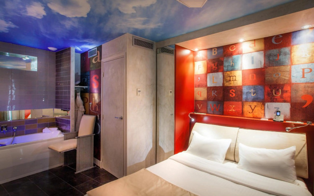 Apostrophe Hotel