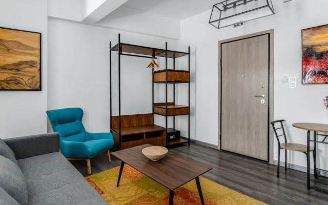 Sanders Center - Nice Studio Apt With Balcony