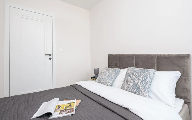 Lumina spacious apartment with parking