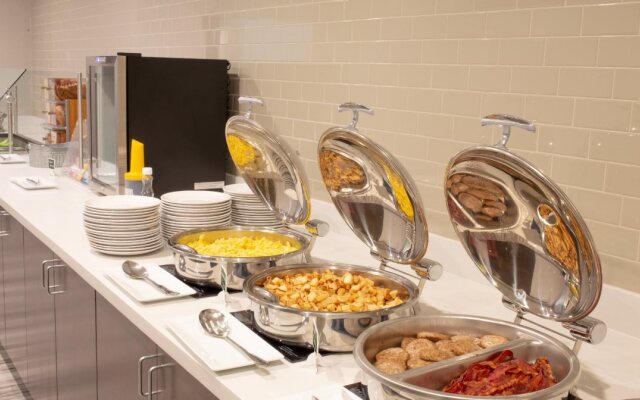 Holiday Inn Knoxville N - Merchant Drive by IHG