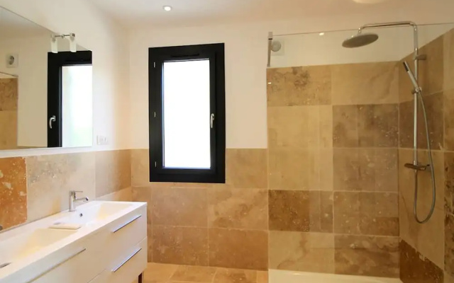 Inviting Holiday Home in La Croix Valmer With Swimming Pool