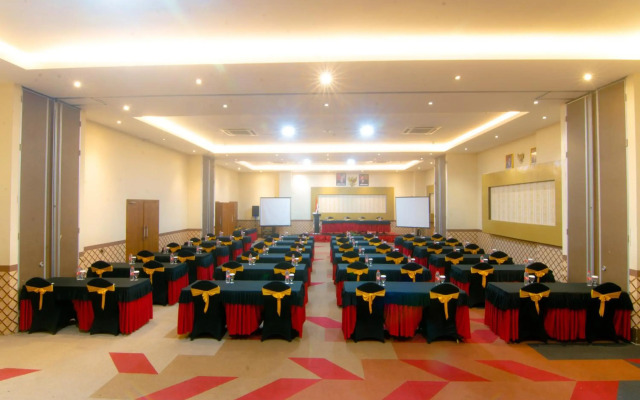 Front One Hotel Purwodadi