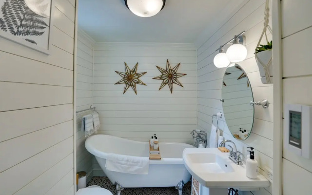 Pearl Creek House w/ Barrel Sauna & Fire Pit!