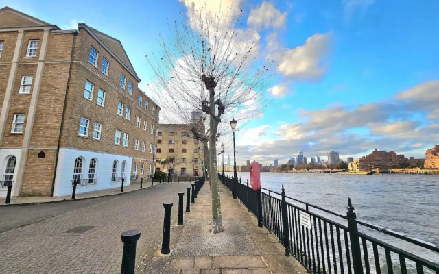 Rotherhithe Riverside Flat