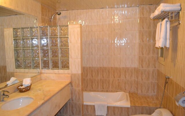 Bilqase Throne Hotel