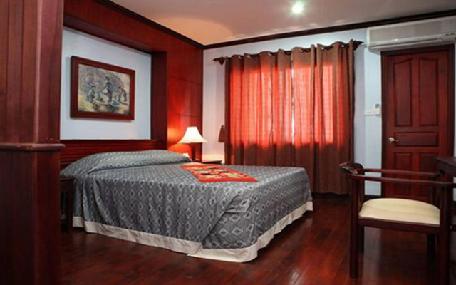 Vansana Riverside Hotel