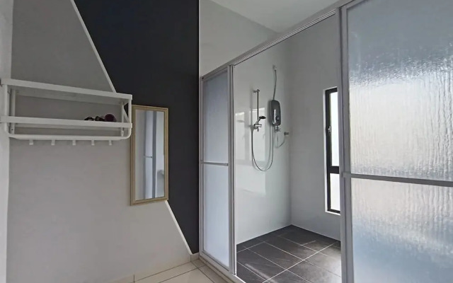 The Horizon Ipoh Dual L12 by Grab A Stay