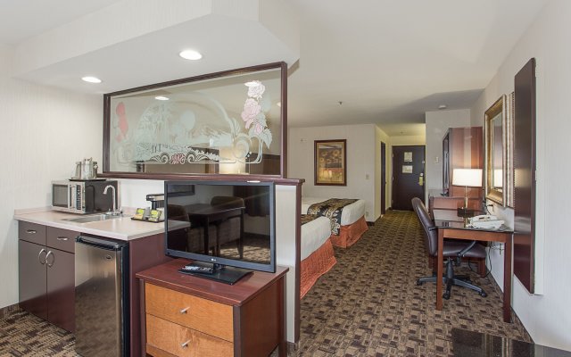 Shilo Inn Suites Hotel - Portland Airport