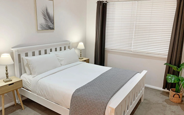 Bright 3-bedroom apartment - Central Armidale