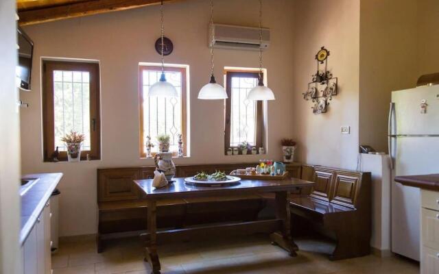 Seafront Luxury Villa w 5-en Suite BR BBQ