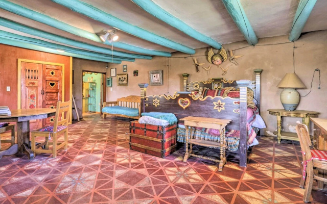 Idyllic Española Casita w/ Charcoal Grill