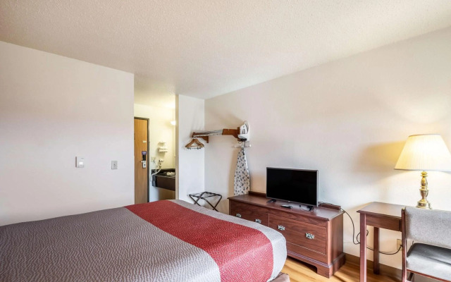 Super 8 Saukville Milwaukee