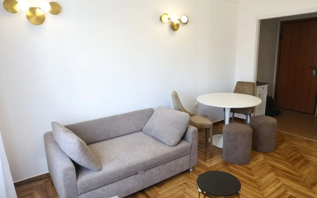 Serene & Stylish apt by GHH