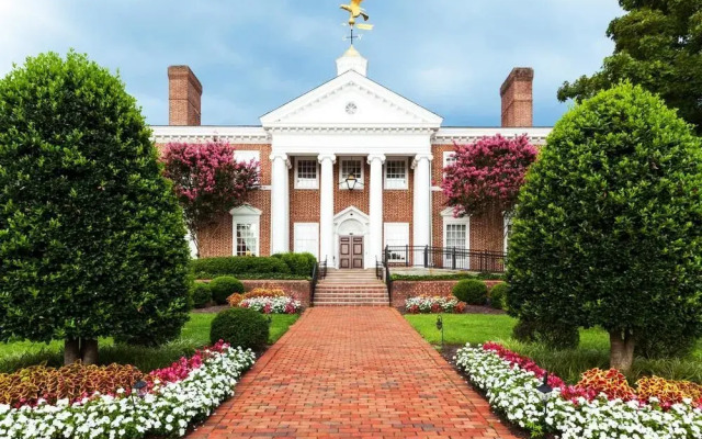 Virginia Crossings Hotel, Tapestry Collection By Hilton