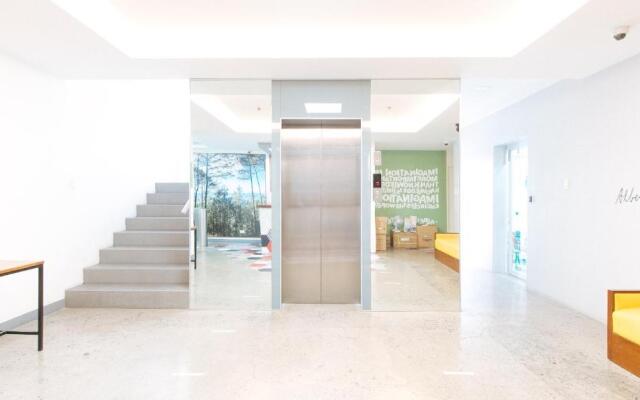 RedDoorz Plus @ 1318 Residences