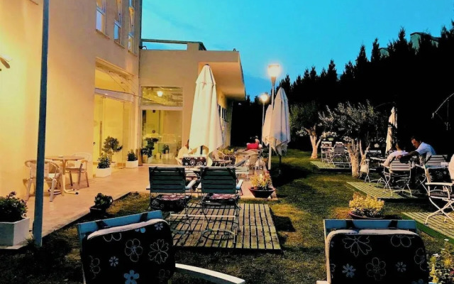 Grand White City Hotel