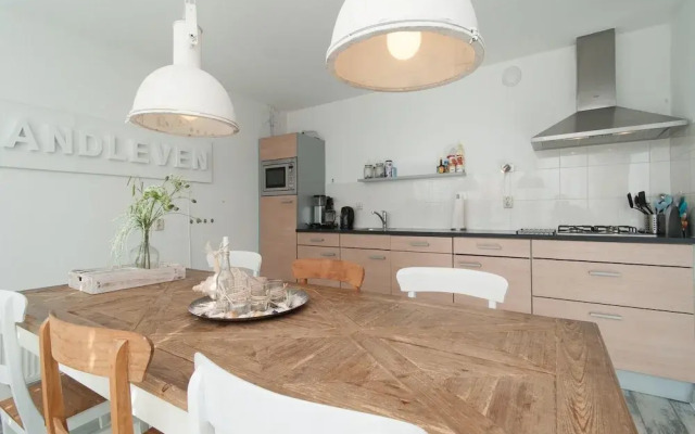 Modern Furnished Apartment at the Foot of Dunes