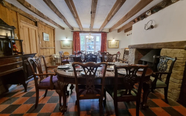 Cringoed House