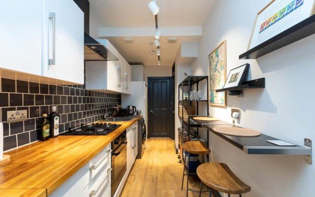 Stylish 2 Bedroom Flat With Large Private Garden